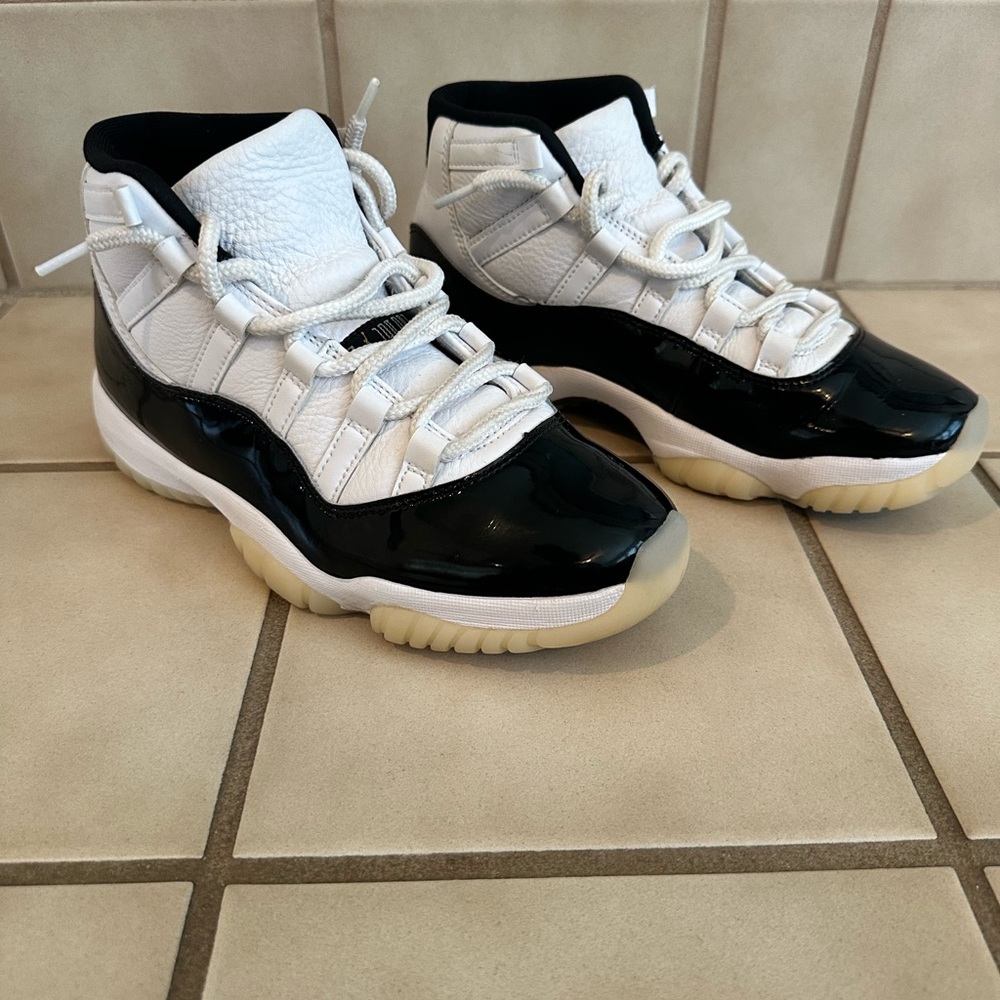 Jordan 11 Retro DMP Gratitude Mens
Size 7.5